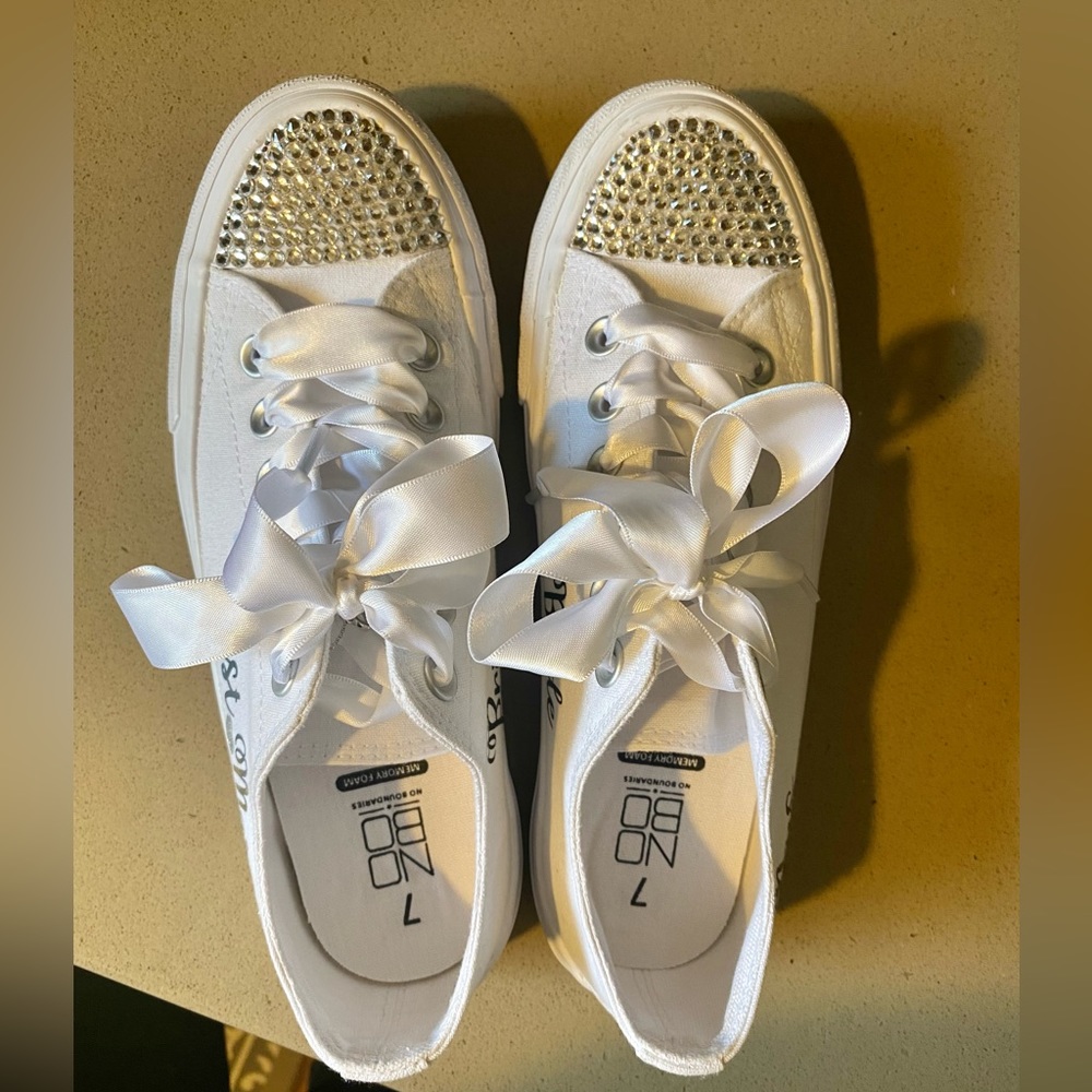 Rhinestone women’s wedding shoes